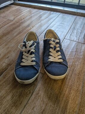 Taos Footwear Navy Canvas Sneakers with Cream Laces